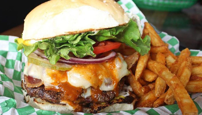 Cheeseburger with fries